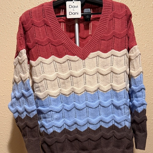 DAVI & DANI Women’s V-Neck oversized Sweater in Mauve, Cream, Blue, and Brown​ - Picture 2 of 8